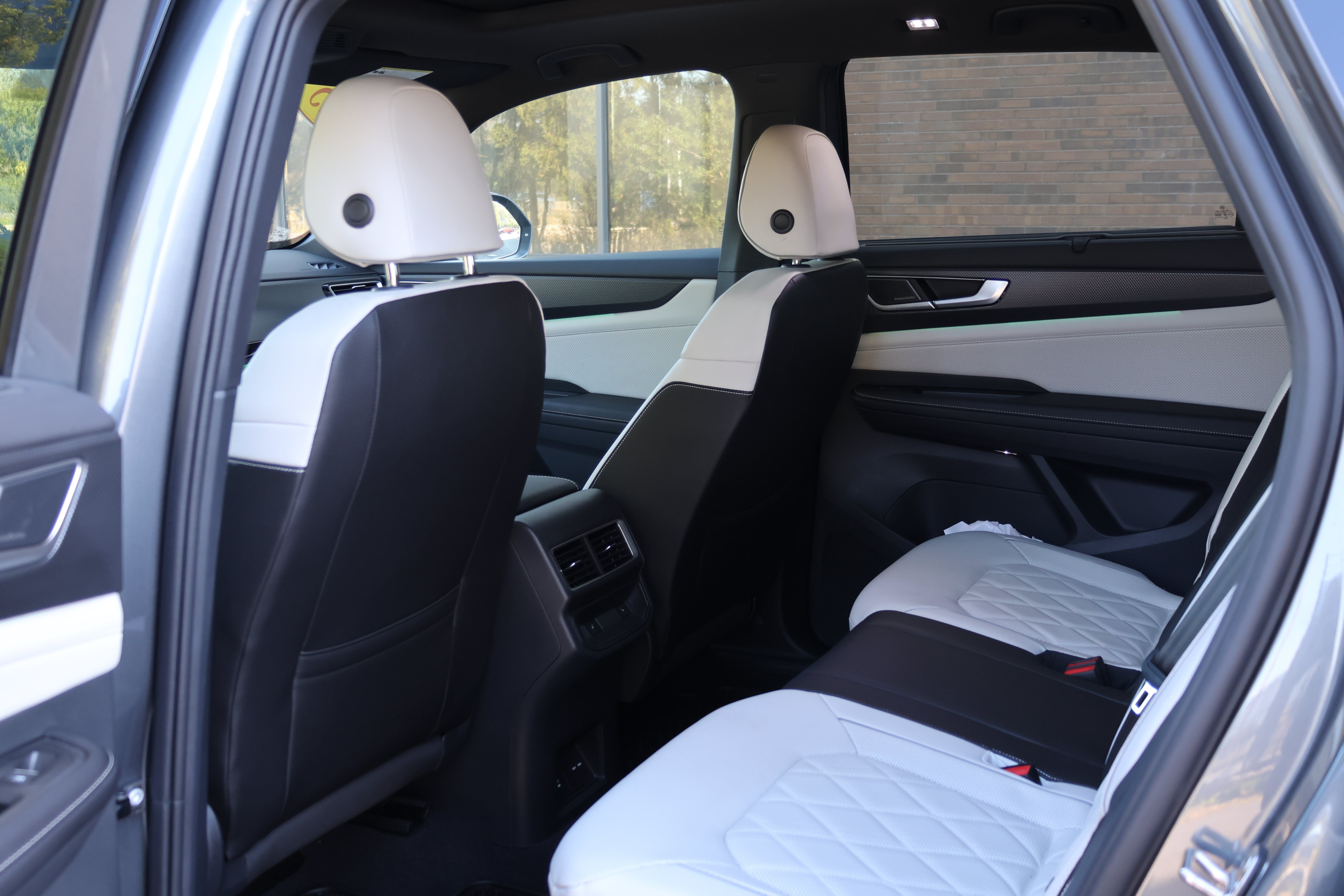 Used 2025 Volkswagen Atlas Cross Sport SEL Premium R-Line AWD/4WD image 16