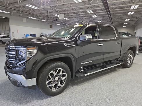 Used 2023 GMC Sierra 1500 SLT w/ SLT Premium Package AWD/4WD image 3