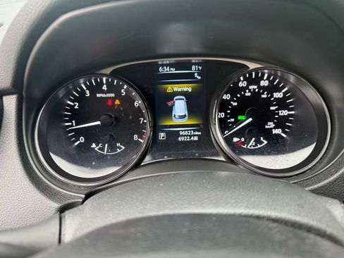 Used 2016 Nissan Rogue SV w/ SV Premium Package AWD/4WD image 8
