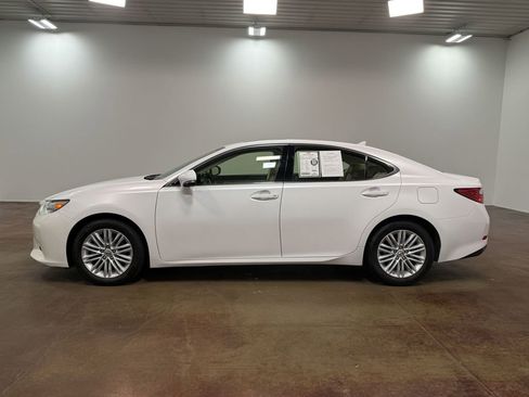 Used 2014 Lexus ES 350 w/ Luxury Package FWD image 27