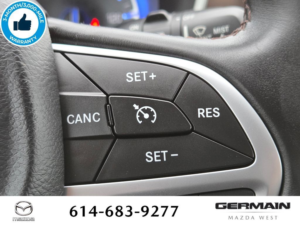 Used 2017 Chrysler Pacifica Touring-L FWD image 32