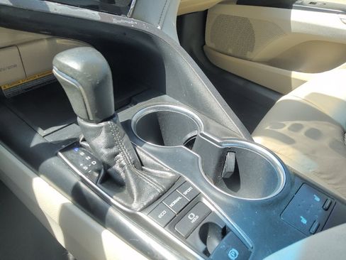 Used 2018 Toyota Camry XLE FWD image 26