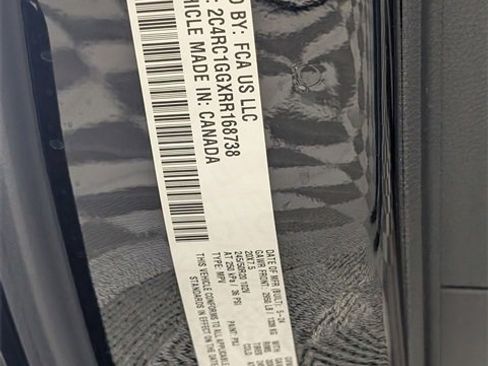 Used 2024 Chrysler Pacifica Limited w/ Uconnect Theater Family Group image 39