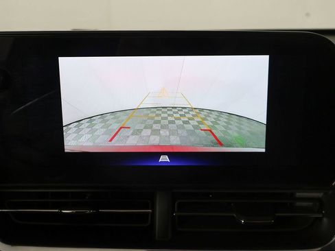 Used 2025 Chevrolet Trax RS w/ Sunroof Package FWD image 41