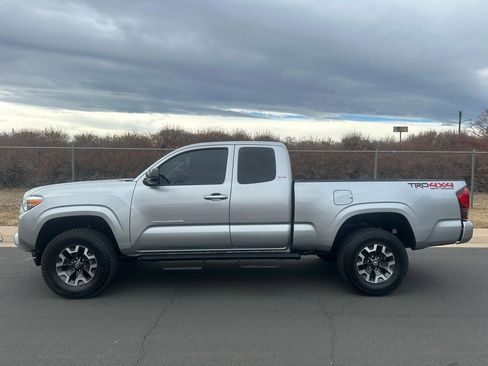 Used 2023 Toyota Tacoma SR AWD/4WD image 2