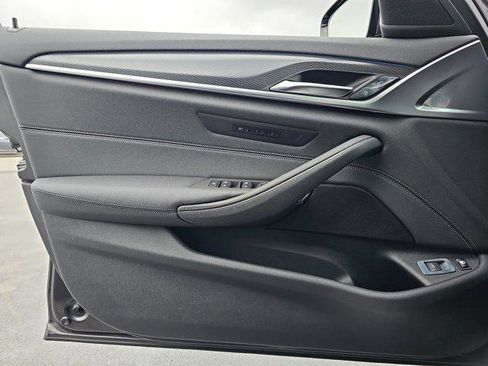 Certified 2023 BMW 530e w/ M Sport Package image 27