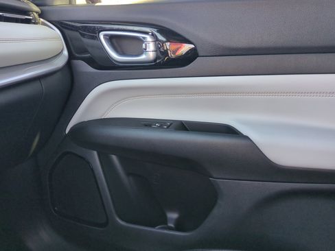 New 2026 Jeep Compass Limited image 16