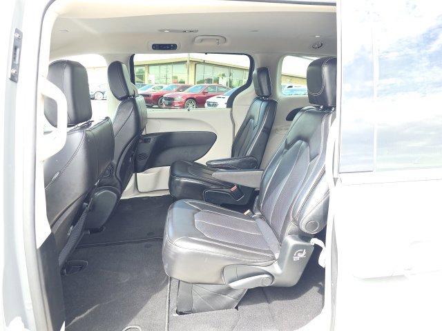 Used 2023 Chrysler Pacifica Touring-L FWD image 29
