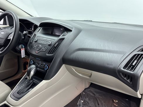 Used 2018 Ford Focus SE image 32