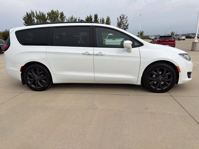 Used 2019 Chrysler Pacifica Touring Plus w/ S Appearance Package FWD image 5