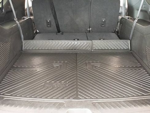 Used 2021 GMC Yukon XL SLT w/ SLT Luxury Plus Package RWD image 15