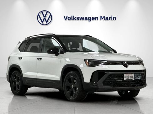Used 2025 Volkswagen Taos SE AWD/4WD image 7