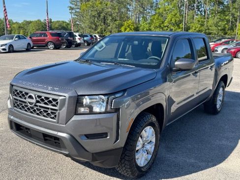 Used 2023 Nissan Frontier SV RWD image 2