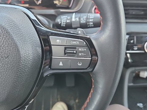 Used 2025 Honda Pilot TrailSport image 18