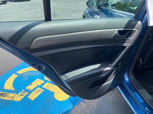 Used 2017 Volkswagen Golf SE FWD image 27