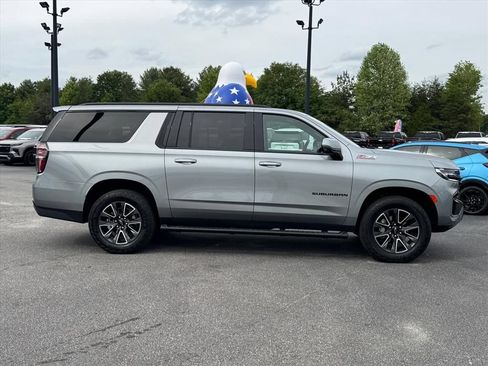 Used 2024 Chevrolet Suburban Z71 w/ Luxury Package AWD/4WD image 2