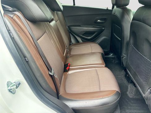Used 2015 Chevrolet Trax LT w/ LT Sun and Sound Package FWD image 26
