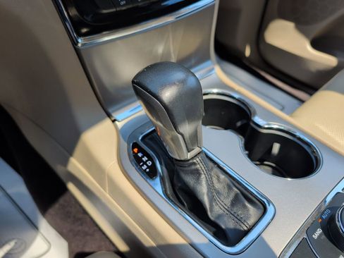 Used 2019 Jeep Grand Cherokee Limited w/ Luxury Group II AWD/4WD image 17