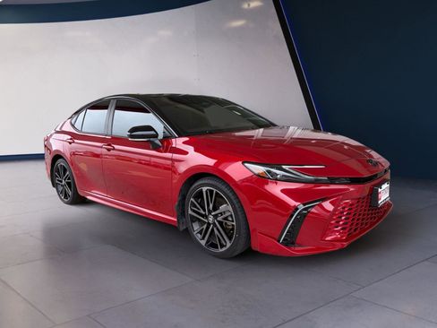 Used 2025 Toyota Camry XSE FWD image 7