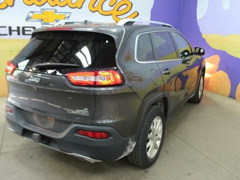 Used 2016 Jeep Cherokee Limited w/ Luxury Group AWD/4WD image 8