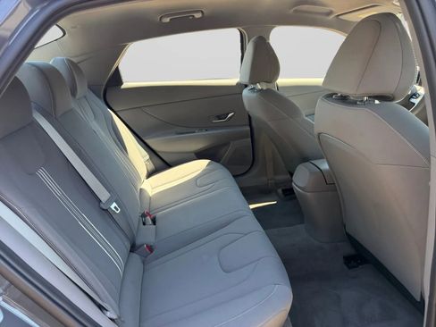 Used 2023 Hyundai Elantra SEL w/ Convenience Package FWD image 32