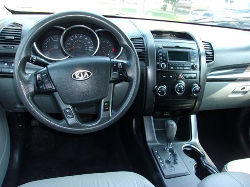 Used 2013 Kia Sorento LX image 6
