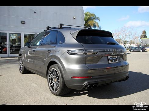 Used 2020 Porsche Cayenne E-Hybrid w/ Premium Plus Package image 8