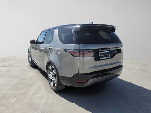 Used 2024 Land Rover Discovery Dynamic SE AWD/4WD image 3