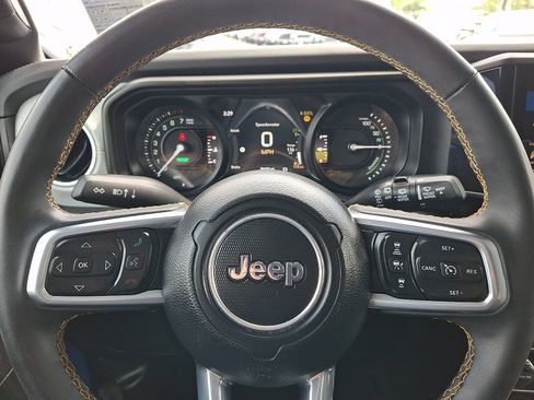 Used 2024 Jeep Wrangler Unlimited Sahara AWD/4WD image 17