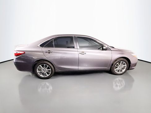 Used 2017 Toyota Camry SE image 11