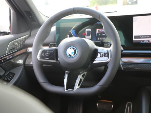 Certified 2026 BMW 550e xDrive w/ Premium Package AWD/4WD image 30