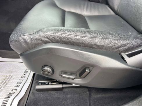 Used 2023 Volvo XC60 B5 Plus image 17