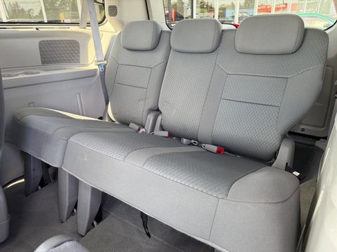 Used 2010 Chrysler Town & Country Touring w/ Entertainment Group #2 image 27