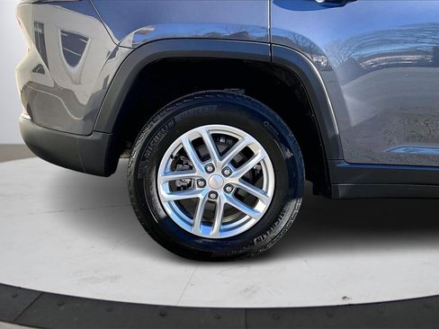 Used 2023 Jeep Grand Cherokee Laredo X image 35