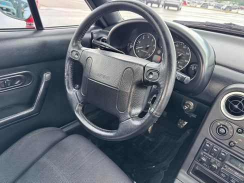 Used 1992 MAZDA MX-5 Miata RWD image 15