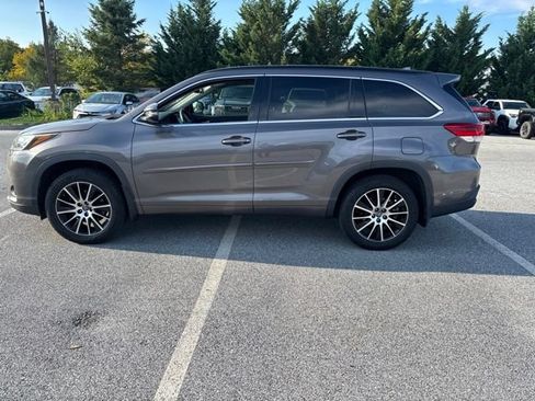 Used 2017 Toyota Highlander SE AWD/4WD image 5
