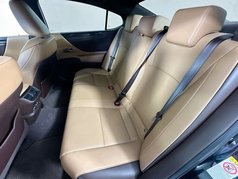 Used 2019 Lexus ES 300h w/ Premium Package image 25
