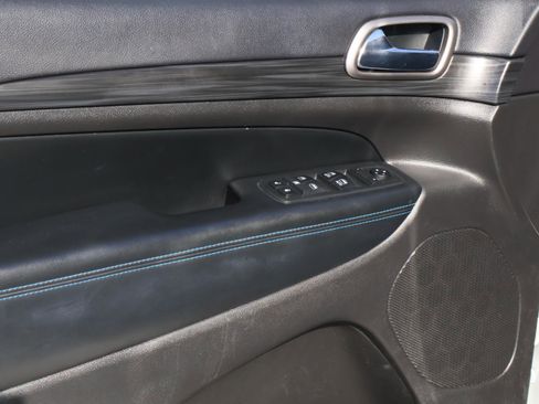 Used 2019 Jeep Grand Cherokee Laredo image 15