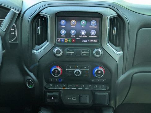 Used 2022 GMC Sierra 2500 Denali w/ Denali Black Diamond Edition AWD/4WD image 11