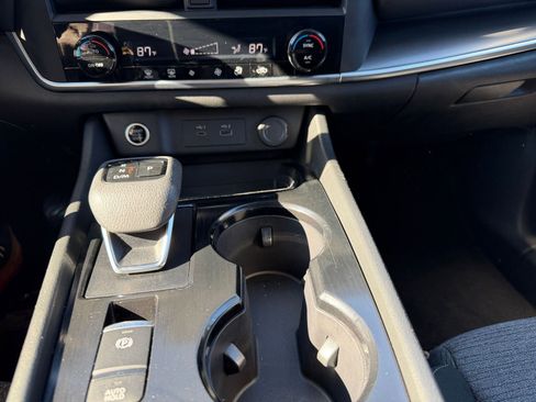 Used 2023 Nissan Rogue SV image 41