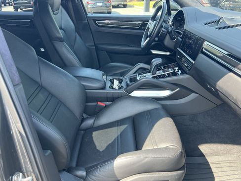 Used 2020 Porsche Cayenne Turbo AWD/4WD image 27
