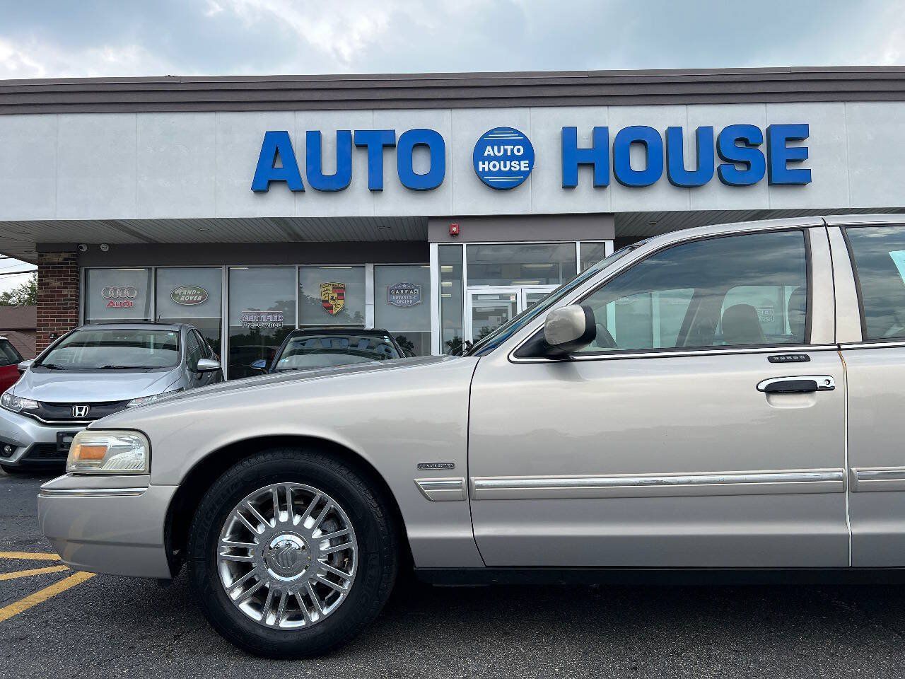 Used 2010 Mercury Grand Marquis LS RWD image 38