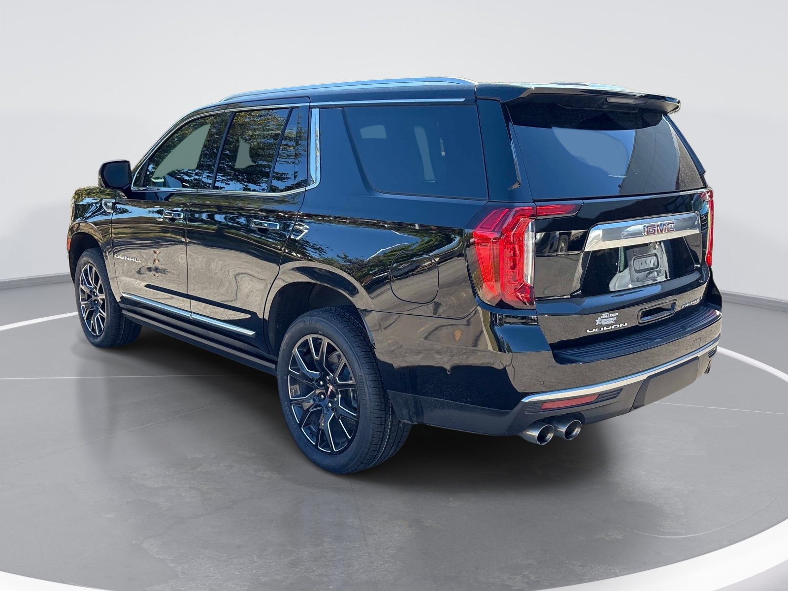 Used 2024 GMC Yukon Denali w/ Advanced Technology Package AWD/4WD image 6