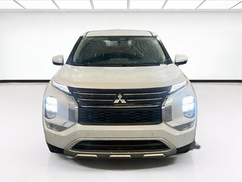 Used 2023 Mitsubishi Outlander SE FWD image 2