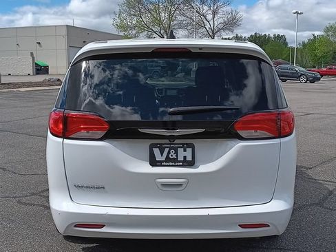 Used 2023 Chrysler Voyager LX FWD image 24