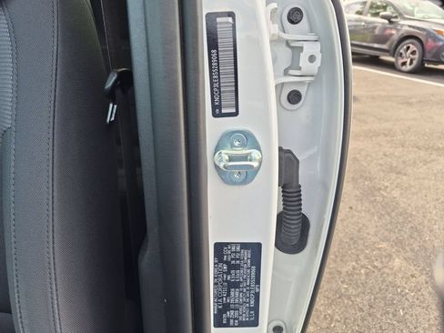 Used 2025 Kia Niro LX FWD image 35