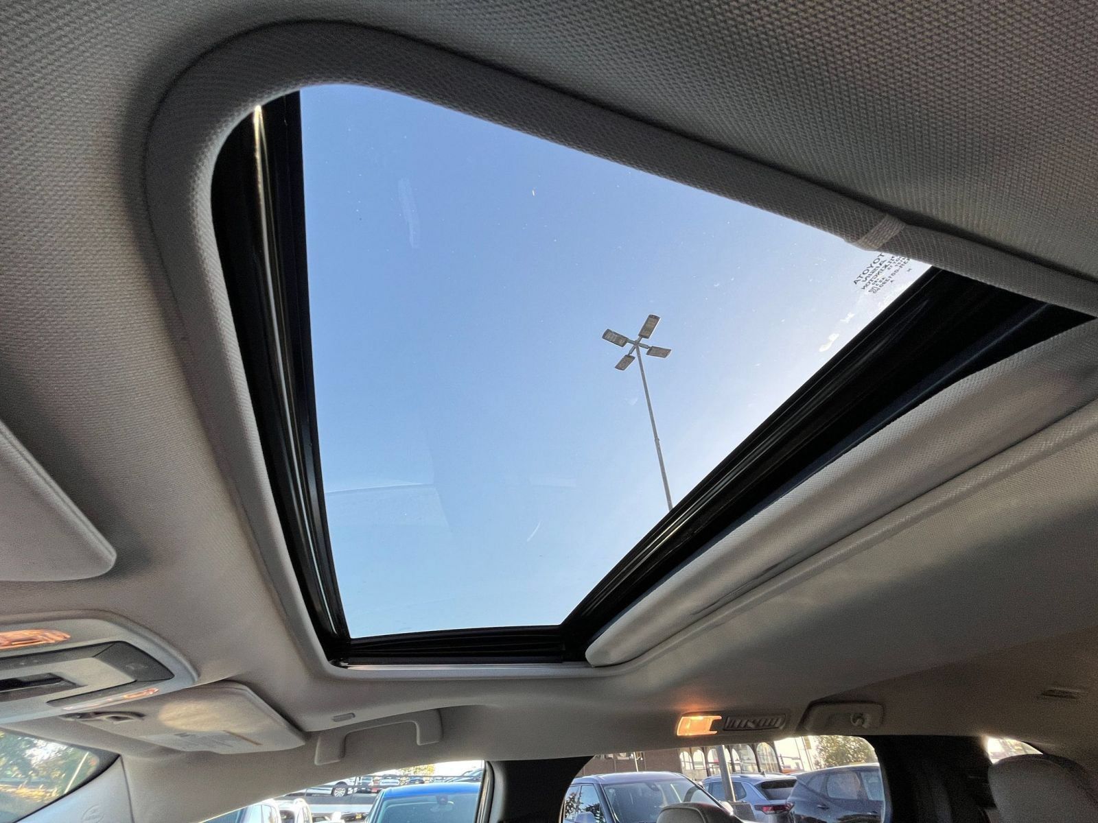 Used 2025 Toyota Sienna XLE FWD image 29