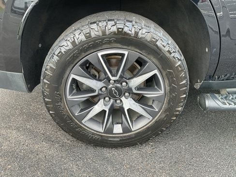 Used 2021 Chevrolet Tahoe Z71 w/ Z71 Signature Package AWD/4WD image 9