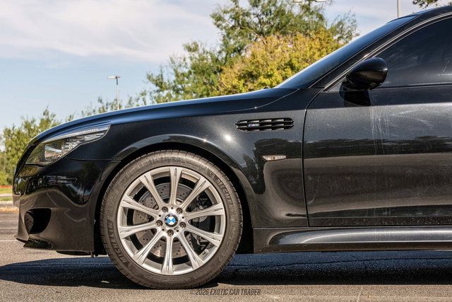 Used 2010 BMW M5 RWD image 2