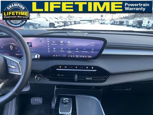 Used 2025 Buick Enclave Preferred image 23